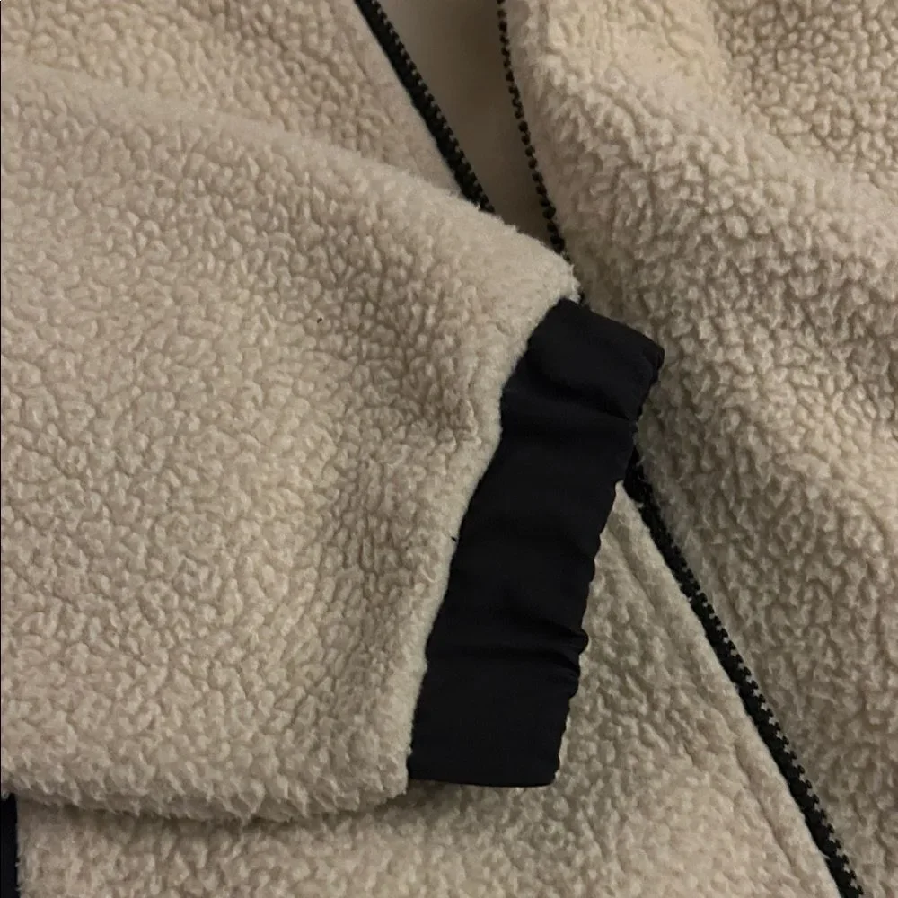 Levi’s HOODED SHERPA ZIP-UP SWEATSHIRT - Picture 5 of 5
